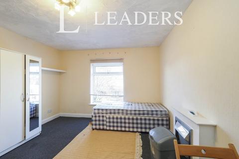 Studio to rent, Tavistock Court, NG5