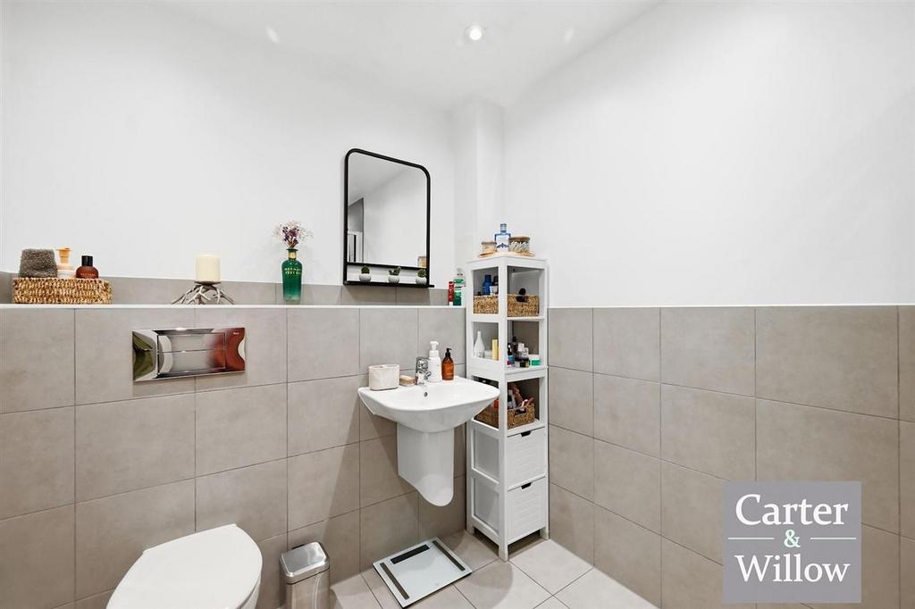 En suite shower