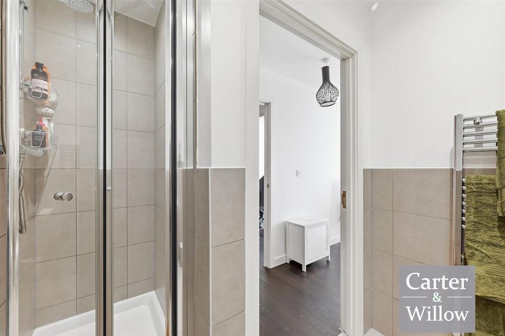 En suite shower