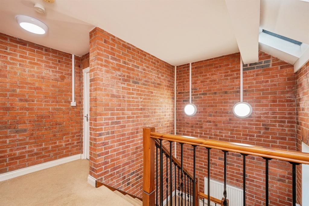 Private Entrance / Study Area: