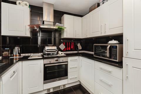 3 bedroom semi-detached house for sale, Dalesford Road, Aylesbury