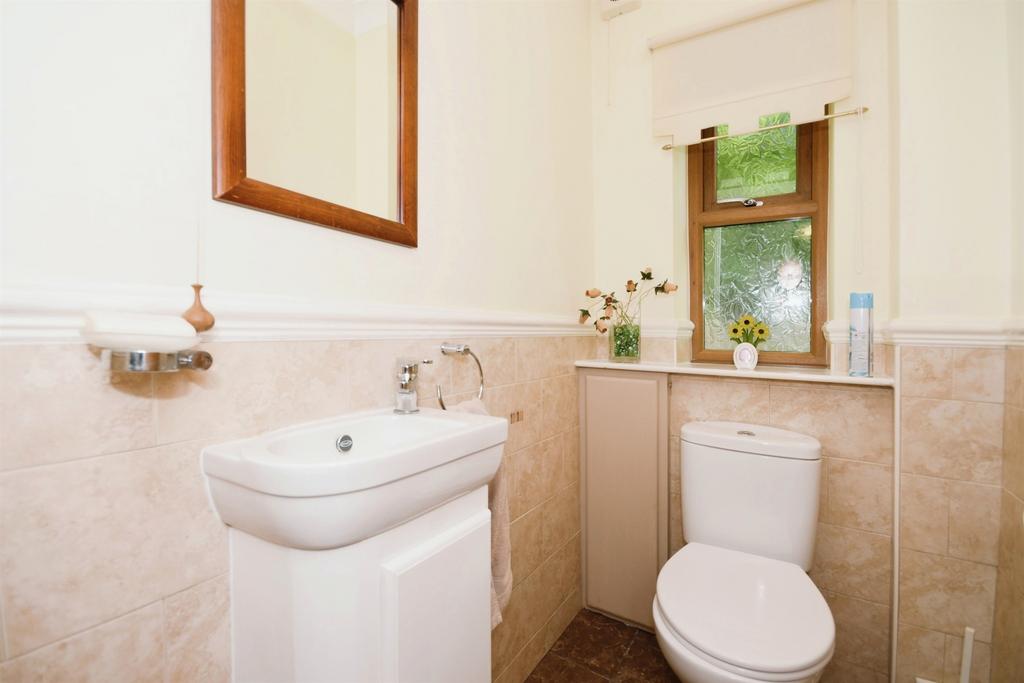 Cloakroom/Wc