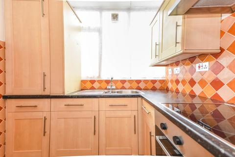 1 bedroom flat for sale, Crown Street, Brentwood