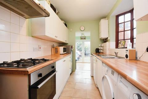 2 bedroom terraced house for sale, Chase Road, Brentwood