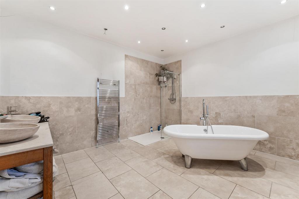 Bed 1 En Suite