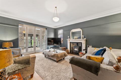 undefined, Warwick Road, Hale, Altrincham