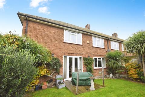Hawthorn Avenue, Brentwood