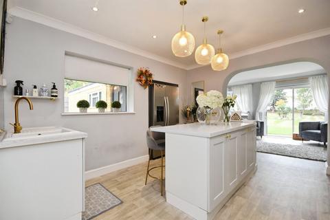 4 bedroom detached house for sale, Noak Hill Road, Billericay