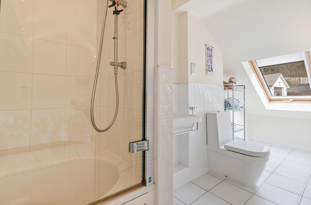 10 Bathroom