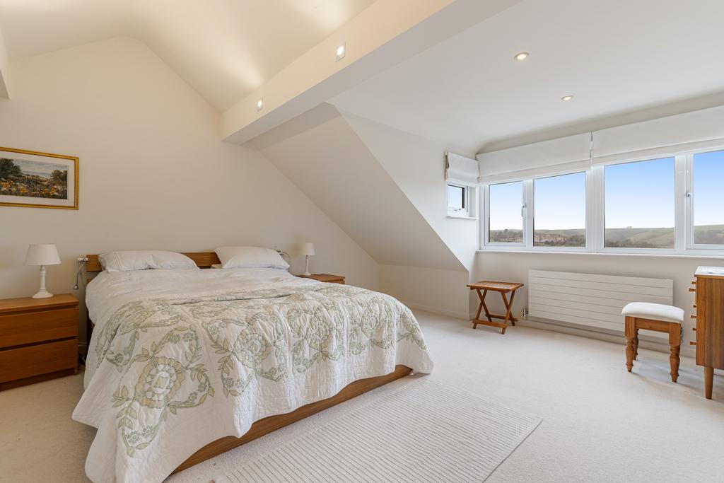 13 Main Bedroom