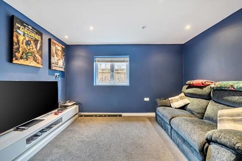 4 bedroom end of terrace house for sale, Heron Way, Wallington SM6