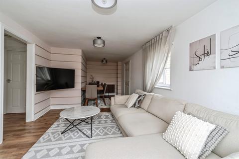 2 bedroom flat for sale, Walsingham Close, Bedford