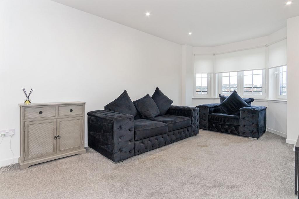 Lounge/Dining Area