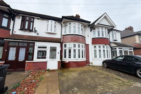 4 bedroom terraced house to rent, Broadhurst Avenue, Ilford, IG3