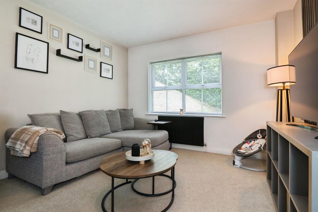 Apartment in Southampton, Botany Bay - View 2