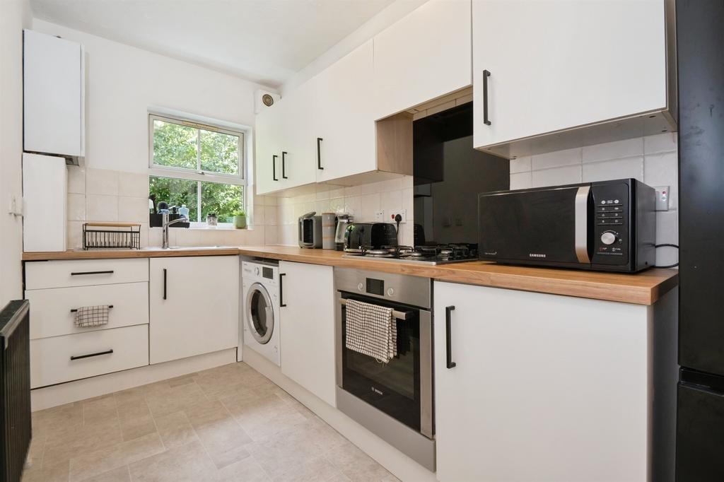 Apartment in Southampton, Botany Bay - View 3