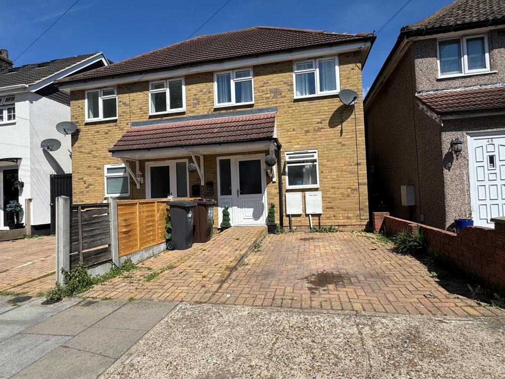 Detached house exterior, driveway