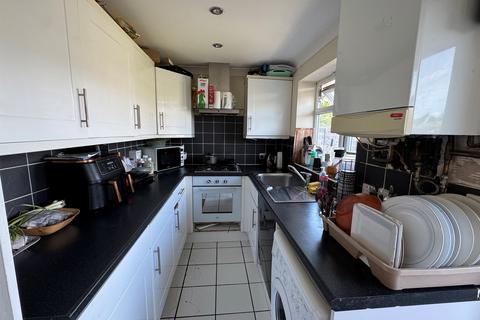2 bedroom semi-detached house for sale, Meadow Road, Barking