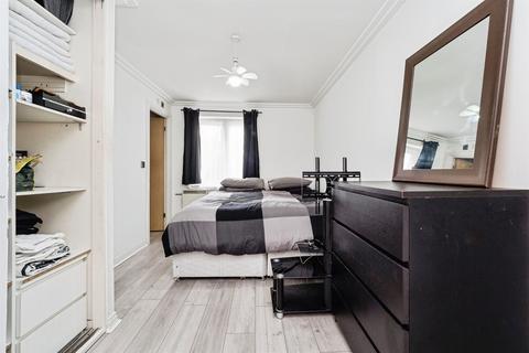 2 bedroom flat for sale, Abbey Road, Barking