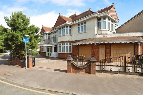 6 bedroom detached house for sale, Stratton Drive, Barking