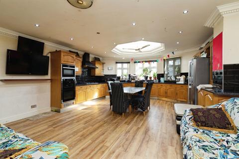 6 bedroom detached house for sale, Stratton Drive, Barking