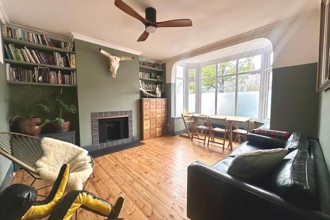 3 bedroom terraced house for sale, Oulton Crescent, Barking