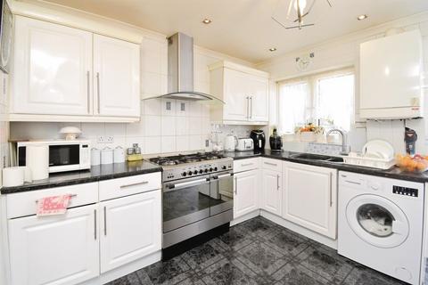 3 bedroom terraced house for sale, Kingston Road, Ilford