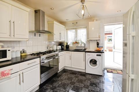 3 bedroom terraced house for sale, Kingston Road, Ilford