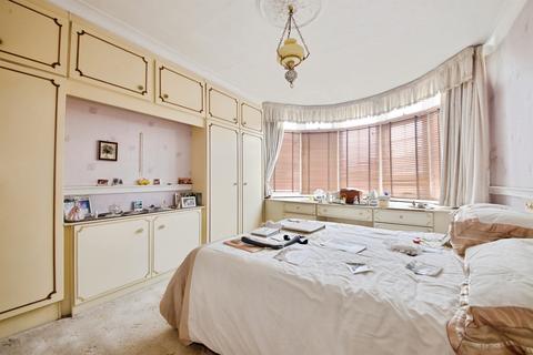3 bedroom end of terrace house for sale, Shirley Gardens, Barking