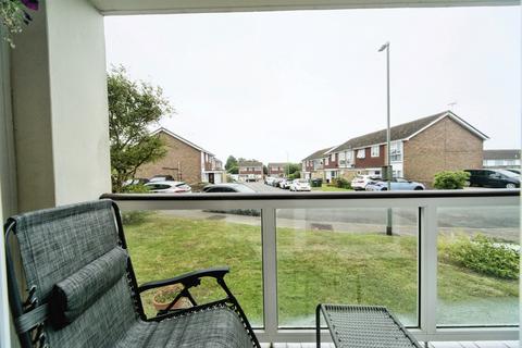 2 bedroom flat for sale, Harewood Close, Bexhill-On-Sea