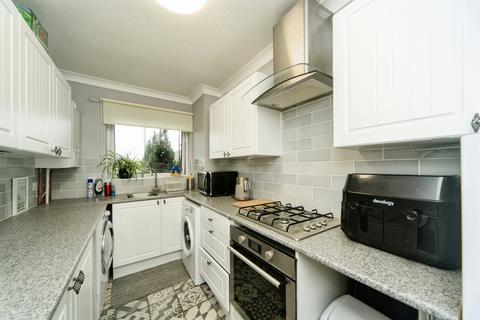 2 bedroom flat for sale, Harewood Close, Bexhill-On-Sea