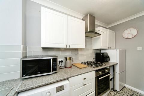 2 bedroom flat for sale, Harewood Close, Bexhill-On-Sea