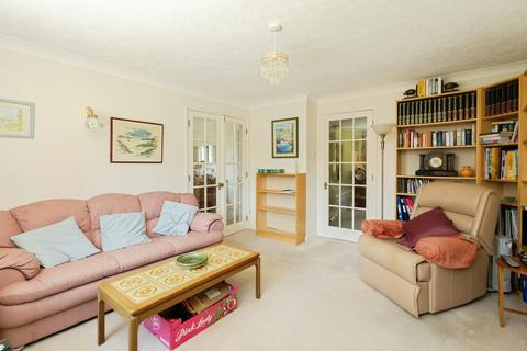 2 bedroom ground floor flat for sale, Hillborough Close, Bexhill-On-Sea