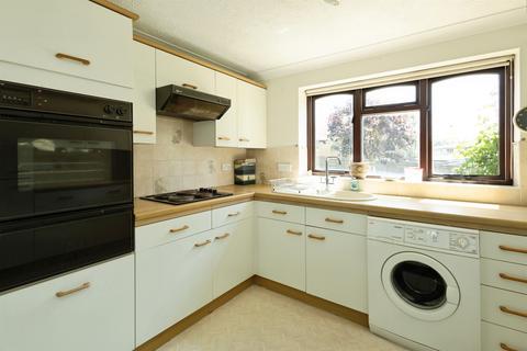 2 bedroom ground floor flat for sale, Hillborough Close, Bexhill-On-Sea