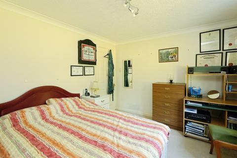 2 bedroom ground floor flat for sale, Hillborough Close, Bexhill-On-Sea