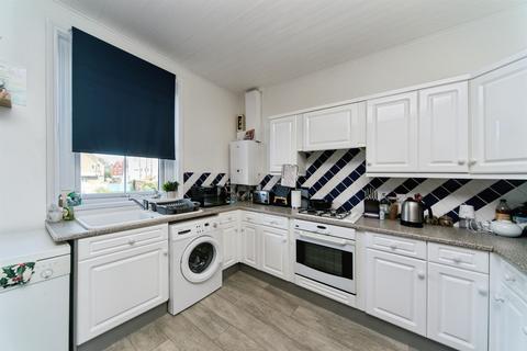 2 bedroom flat for sale, Clifford Road, Bexhill-On-Sea