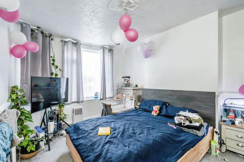 2 bedroom ground floor flat for sale, Highfield Gardens, Bognor Regis