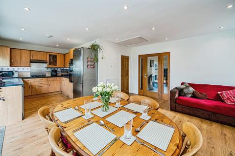 4 bedroom detached bungalow for sale, Mead Way, Slough