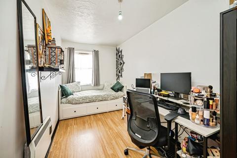 2 bedroom flat for sale, Pickfords Gardens, Slough