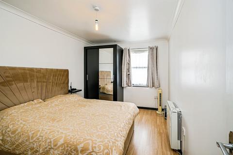 2 bedroom flat for sale, Pickfords Gardens, Slough