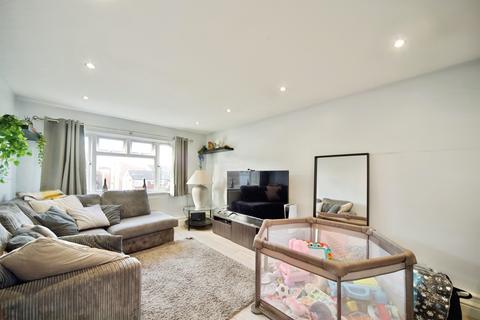 2 bedroom flat for sale, Rowan Drive, Broxbourne
