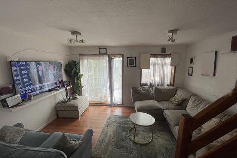 3 bedroom end of terrace house for sale, Robertson Close, Broxbourne