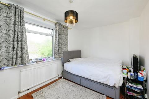 3 bedroom end of terrace house for sale, Robertson Close, Broxbourne