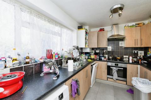 3 bedroom end of terrace house for sale, Robertson Close, Broxbourne