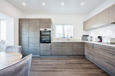 4 bedroom detached house for sale, Hastings Avenue, Cheshunt, Waltham Cross