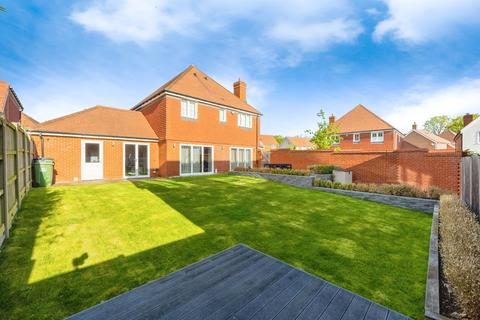 4 bedroom detached house for sale, Hastings Avenue, Cheshunt, Waltham Cross