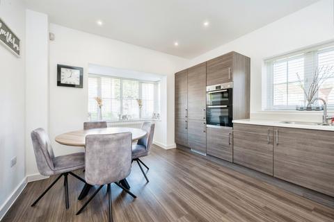4 bedroom detached house for sale, Hastings Avenue, Cheshunt, Waltham Cross
