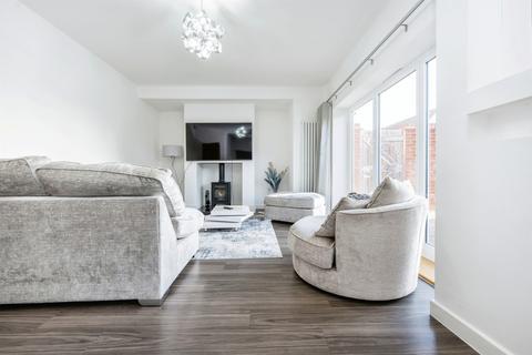 4 bedroom detached house for sale, Hastings Avenue, Cheshunt, Waltham Cross