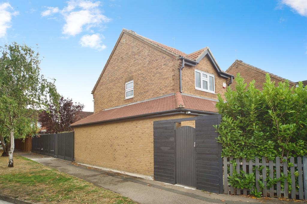 Detached house exterior, garage