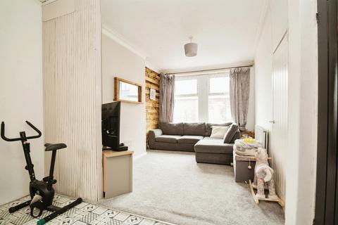 3 bedroom terraced house for sale, Kendrick Road, BARRY